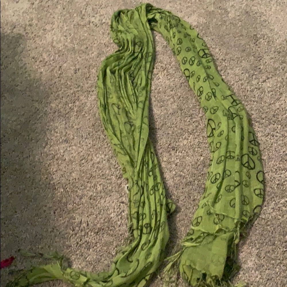 Scarfs - Picture 3 of 6